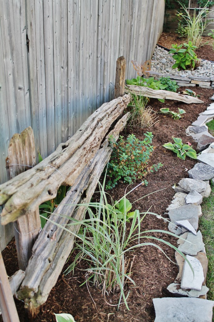 Split rail fence design with pine mulch